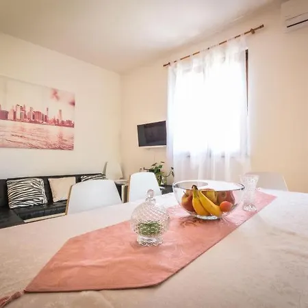 Beautiful Beach House Rovanjska